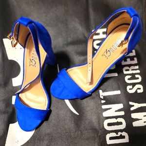 Beautiful blue heels, 7 and a half